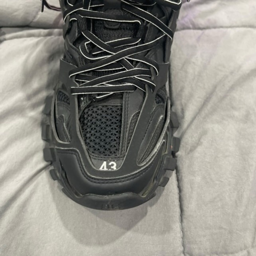 Men's Black Athletic Shoes